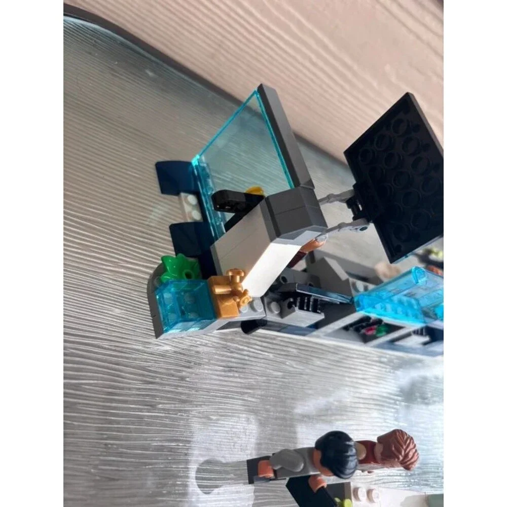 Lego Jurassic World Dr Wu’s Lab Bady Dinosaur Breakout + Pteranadon Chase